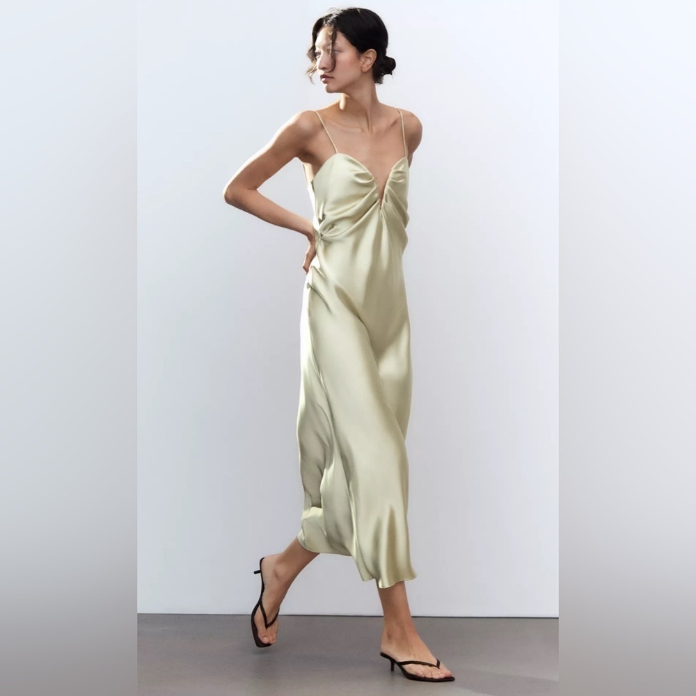 🔥🔥Zara Satin sweetheart midi dress